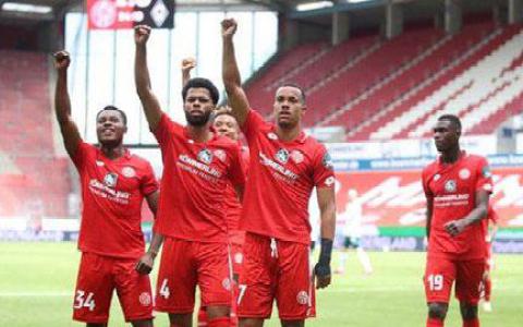 Mainz trụ hạng 11 mùa liên tiếp ở Bundesliga
