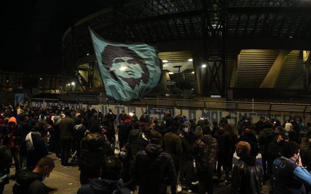 Tri ân Maradona, Napoli đổi tên sân SVĐ San Paolo