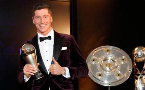 Robert Lewandowski thắng giải The Best: Nâng mình lên nhờ hạ cái tôi xuống