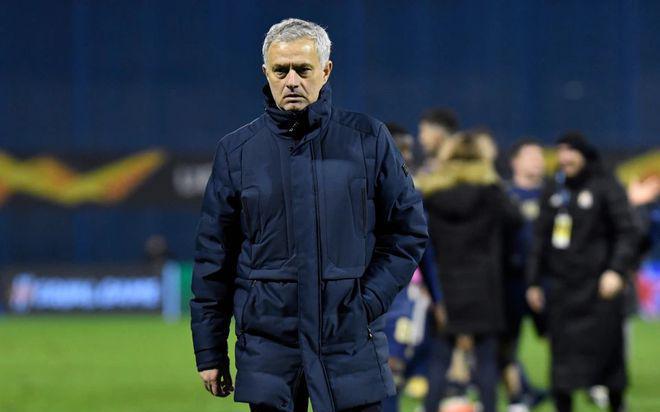 Mourinho đối mặt việc bị Tottenham sa thải khi chiến thuật quá lỗi thời