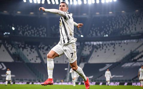 Juventus đại thắng ngày Ronaldo lập kỷ lục mới
