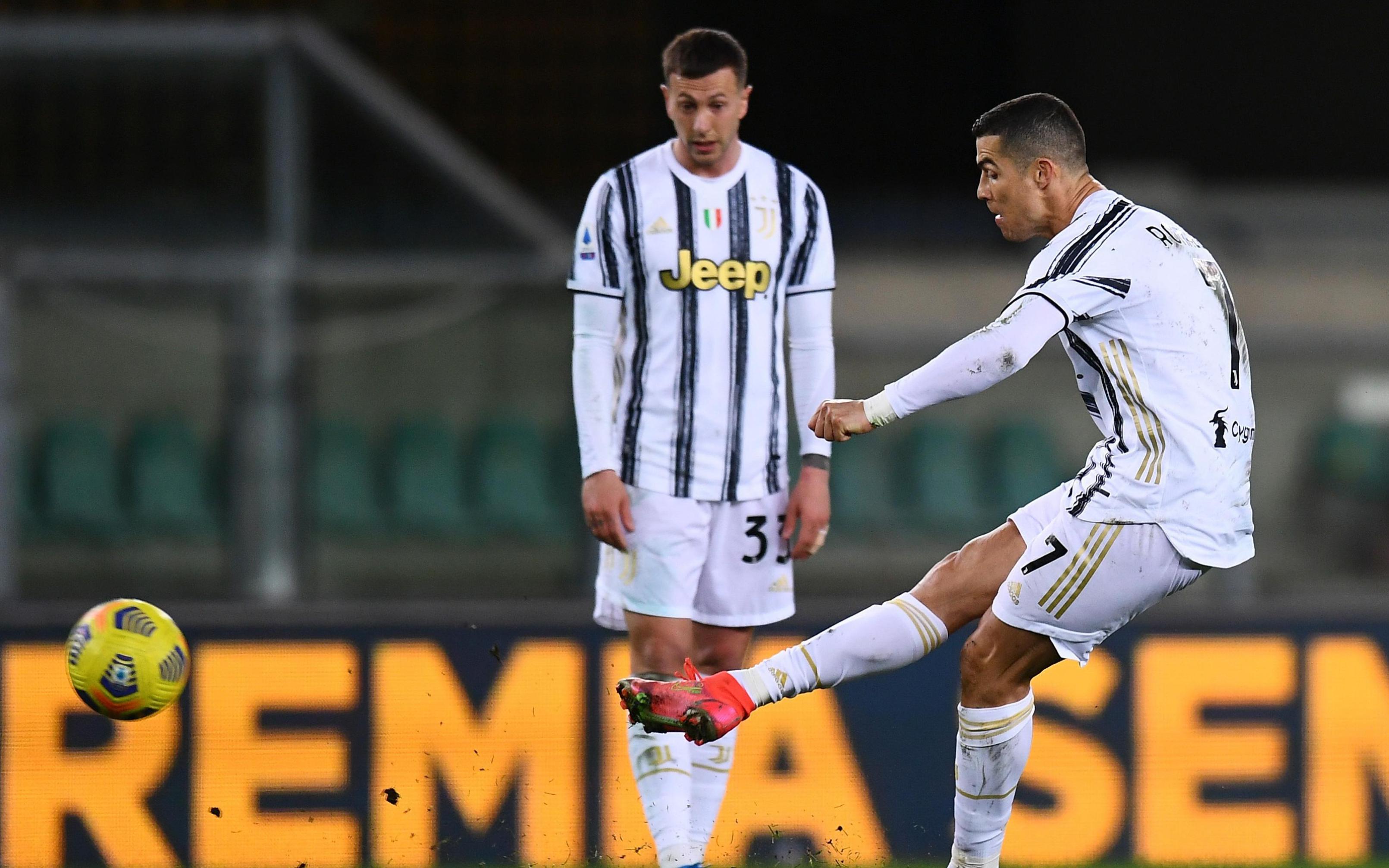 Lập siêu kỷ lục nhưng Ronaldo sẽ khiến Juventus phải 