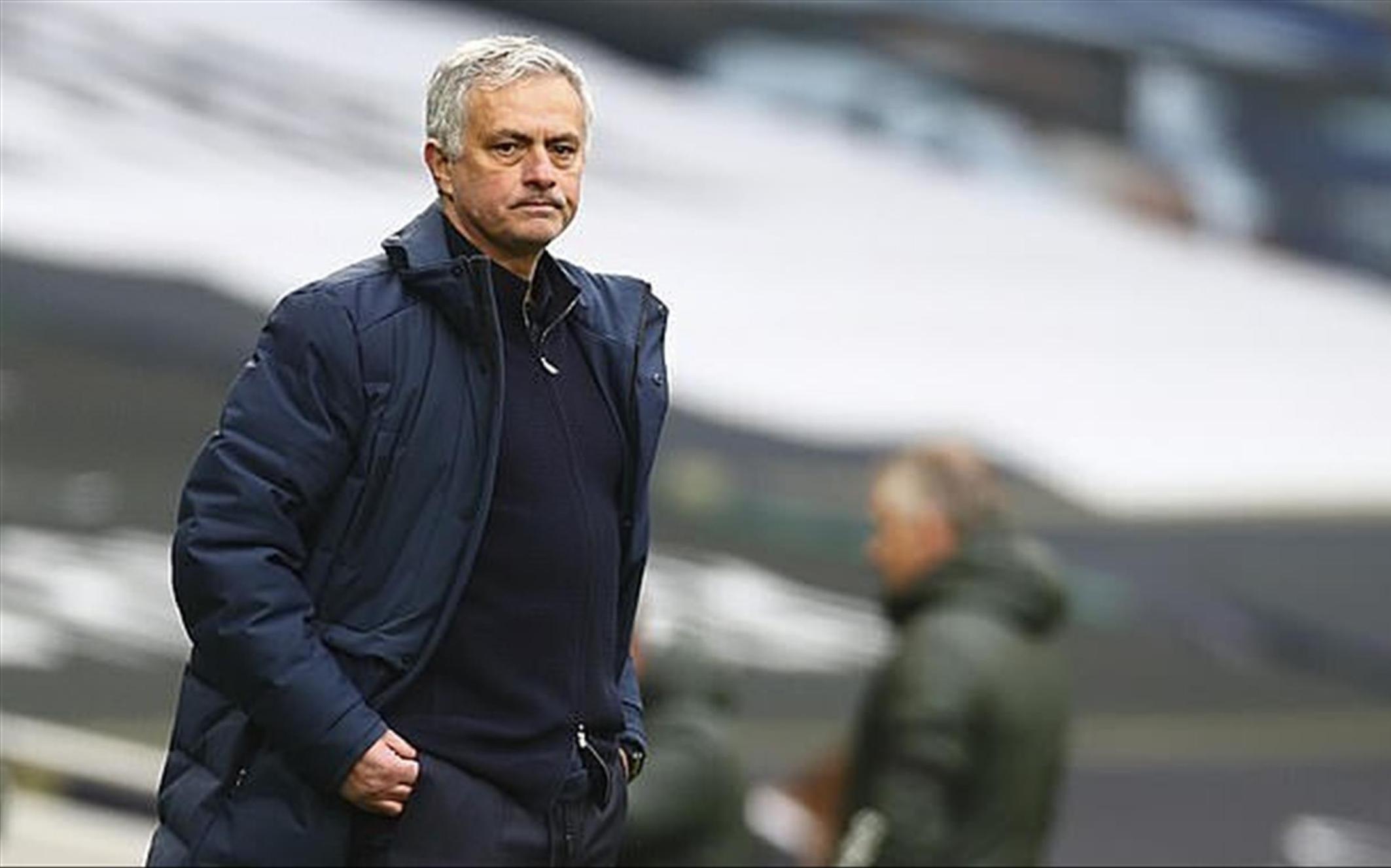 HLV Mourinho đối diện nguy cơ sa thải lớn